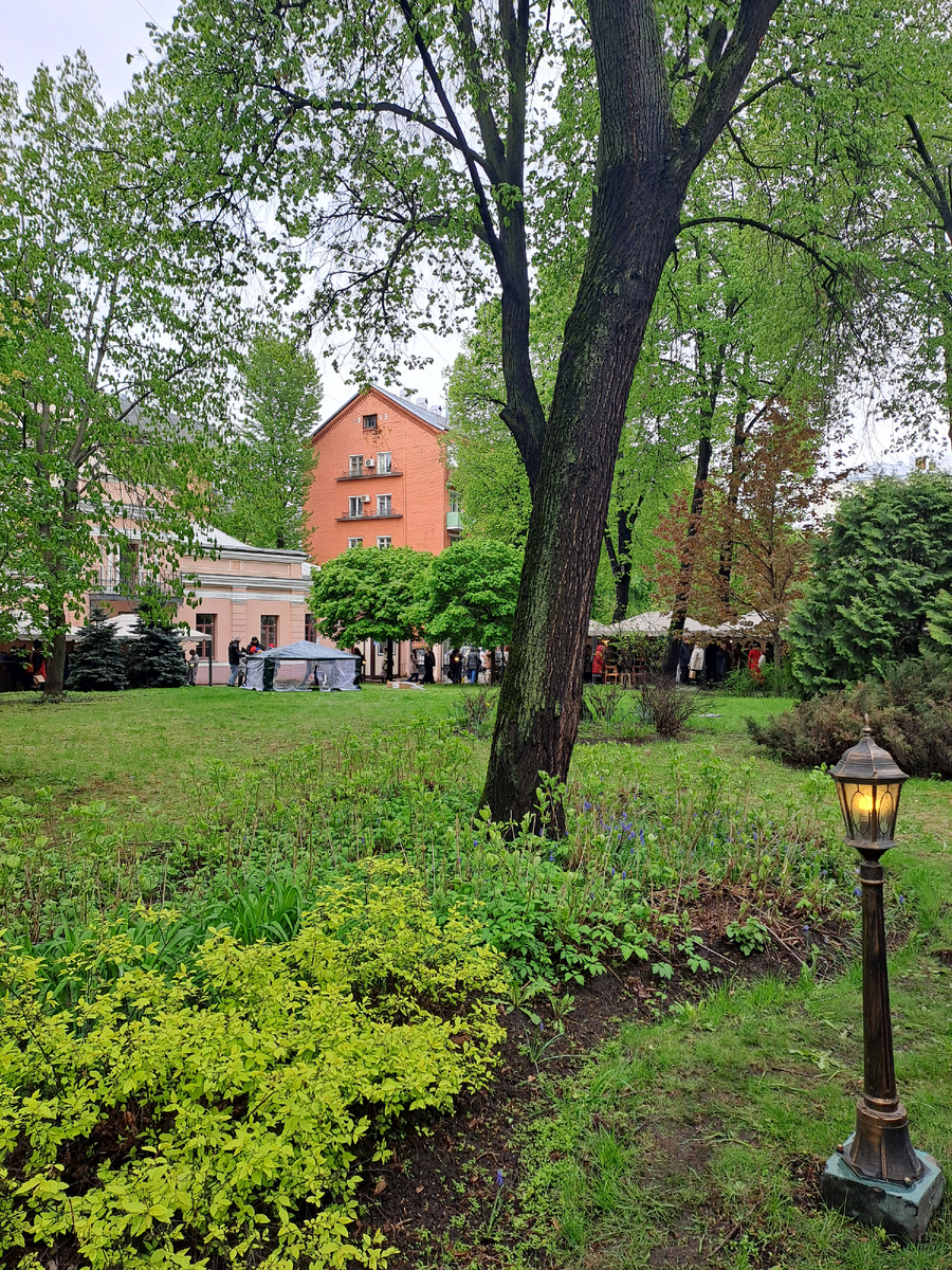 шатры на улице