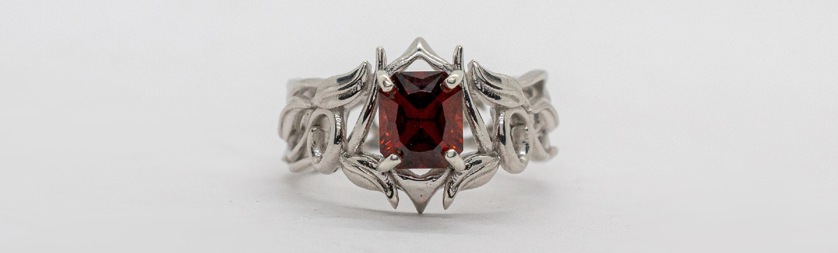 Серебряное кольцо с гранатом (пироп) “Бургундия”