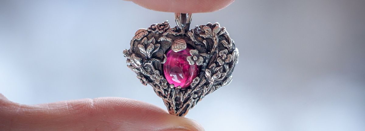 Серебряный кулон с гранатом родолитом 
