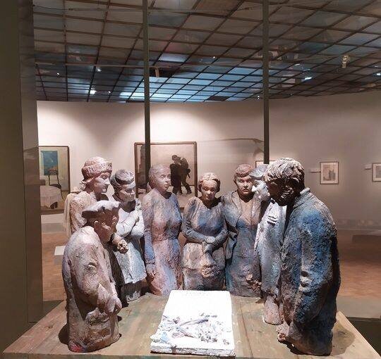 Экспозиция включает пять тематических разделов.