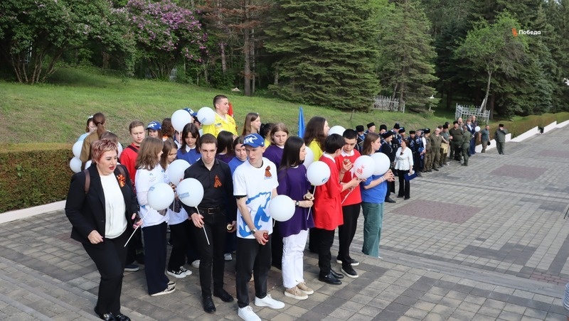    Зрители церемонии - школьники, студенты и казачество Фото: Елизавета Боброва / / ИА «Победа26»