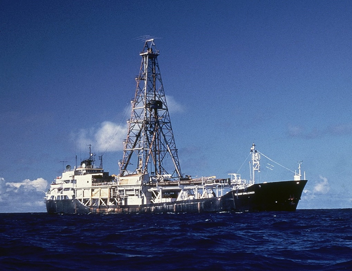 Американское исследовательское судно «Гломар Челленджер» (Glomar Challenger).