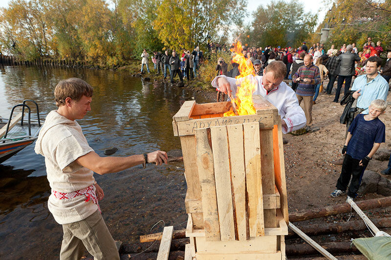 реконструкция зажигания маЯков в Архангельске в 2000-х годах