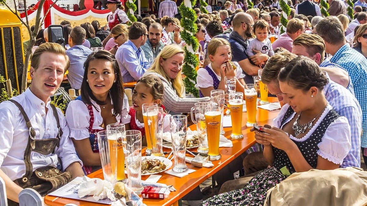 пивной фестиваль в Архангельске "Михальщина" проводился с 17 века и на 200 лет старше знаменитого "Октоберфеста", но в Германии развивают свои традиции, а у нас нет