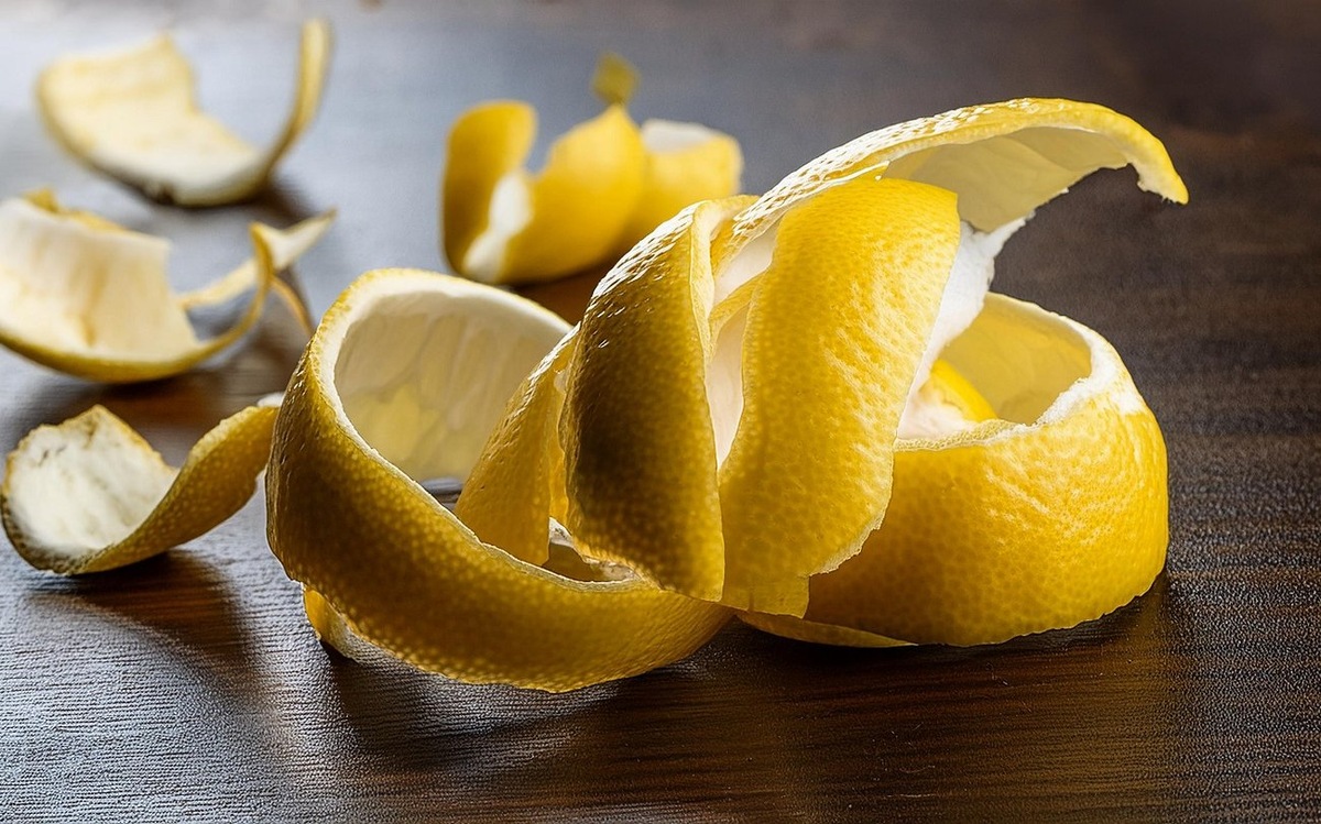 Не выбрасывайте лимонные корки: запомните эти неожиданные способы применения в хозяйстве / Фото: Pogovorim.by