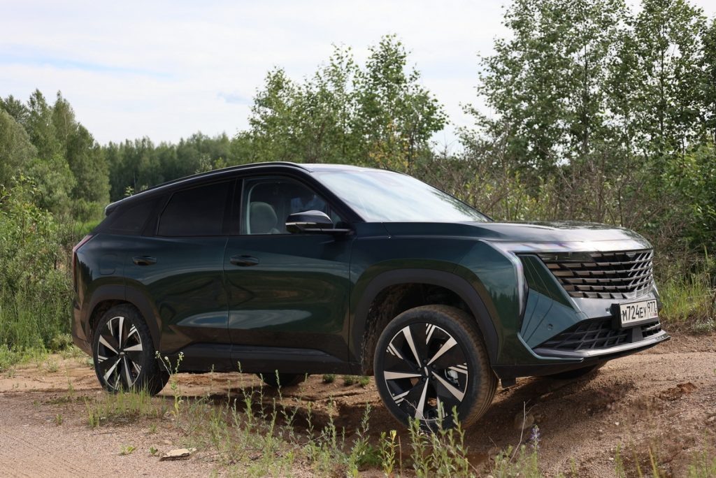 Geely Atlas: на фото — полноприводная версия (AWD), в тесте AutoMPS.