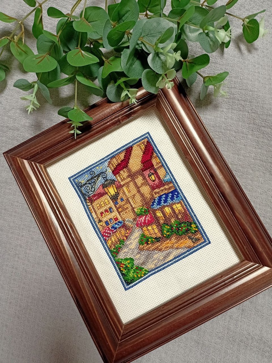 на фото в вышивке кое-чего не хватает, но я это уже добавила