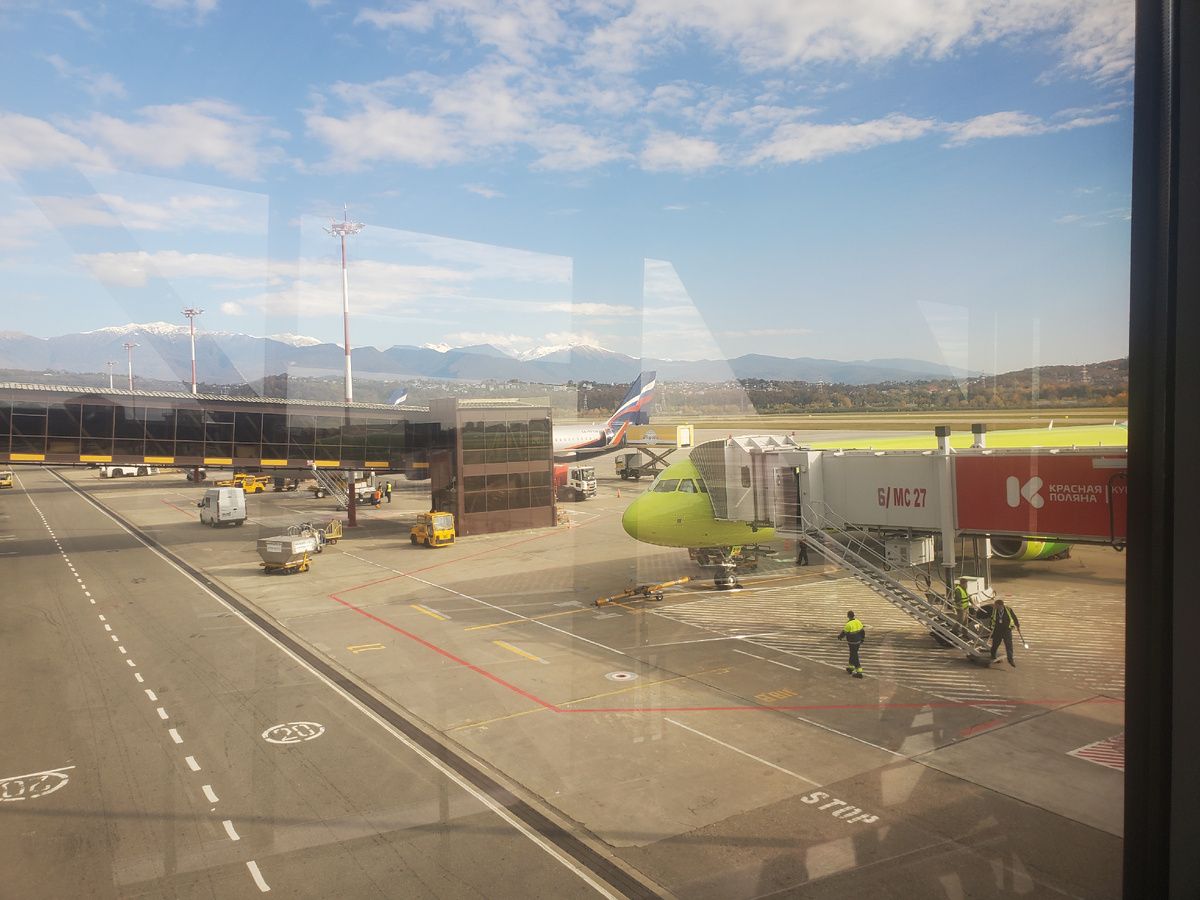 Аэропорт Сочи . Вид на горы  с кармана самолета. 