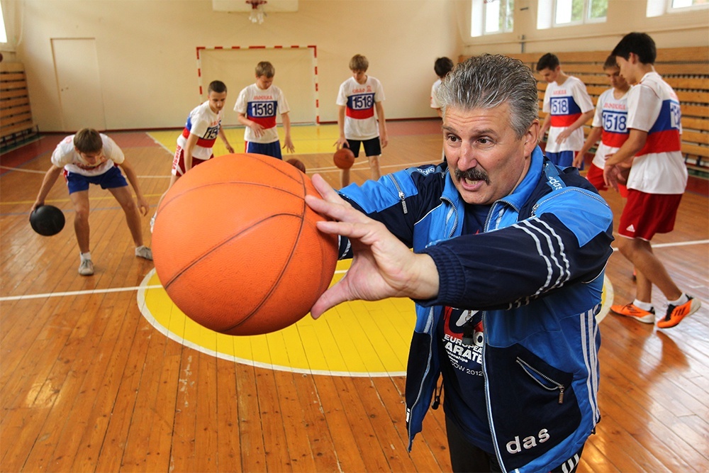    По 30 рабочих часов в неделю "прописано" за одну ставку инструкторам по физкультуре. / Сергей Михеев