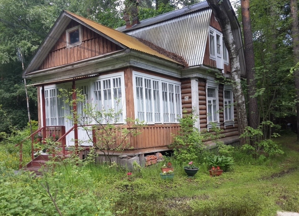 Дом примерно такой. Но в более ветхом состоянии.