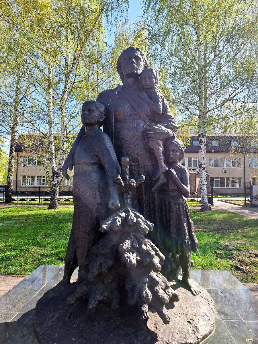 Городец, Нижегородская область. Памятник подвигу партизанки Матрёны Вольской был установлен в год 75-летия Великой Победы.
