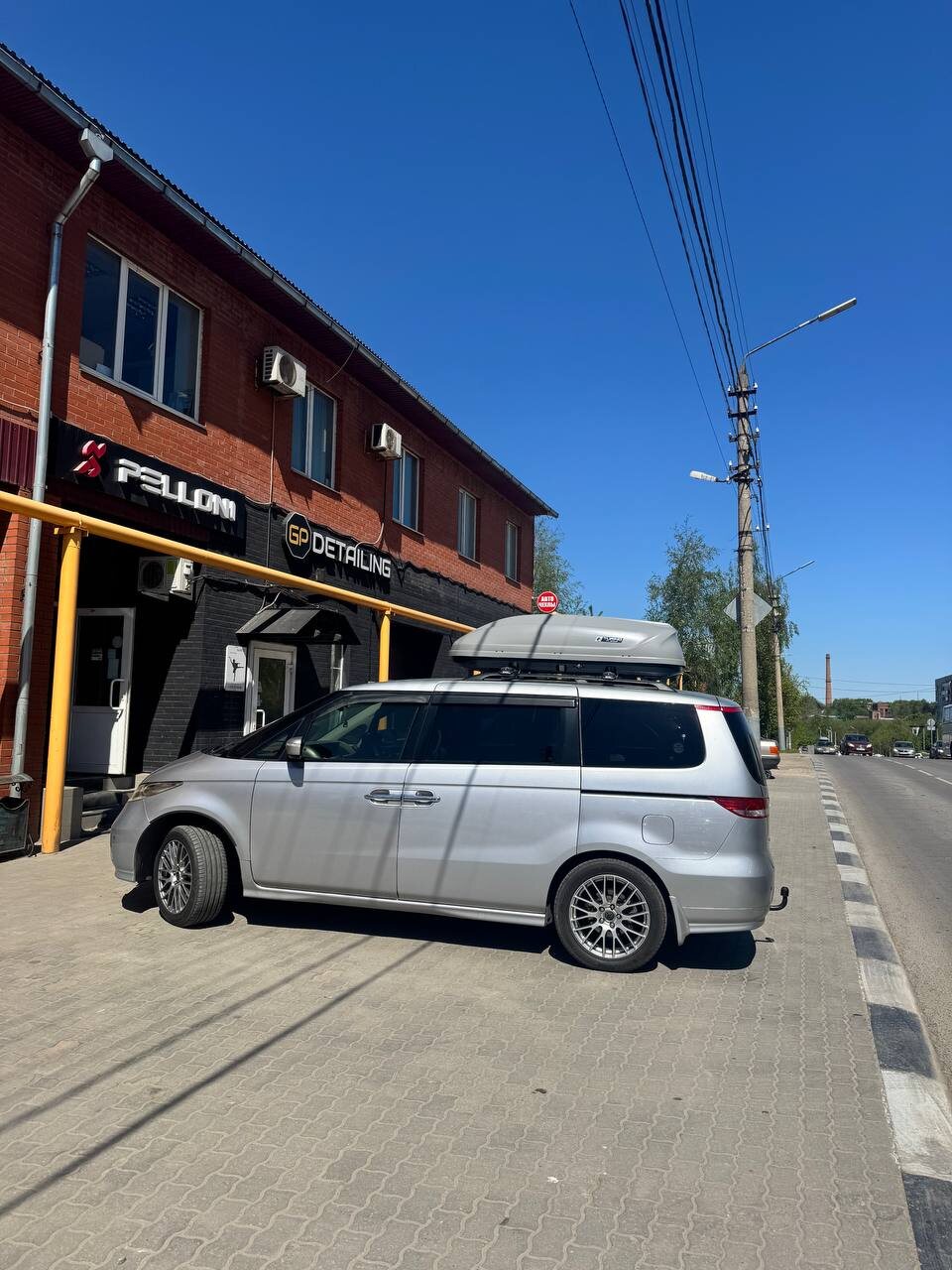 Установка багажника и автобокса 410л на Honda Elysion в Туле