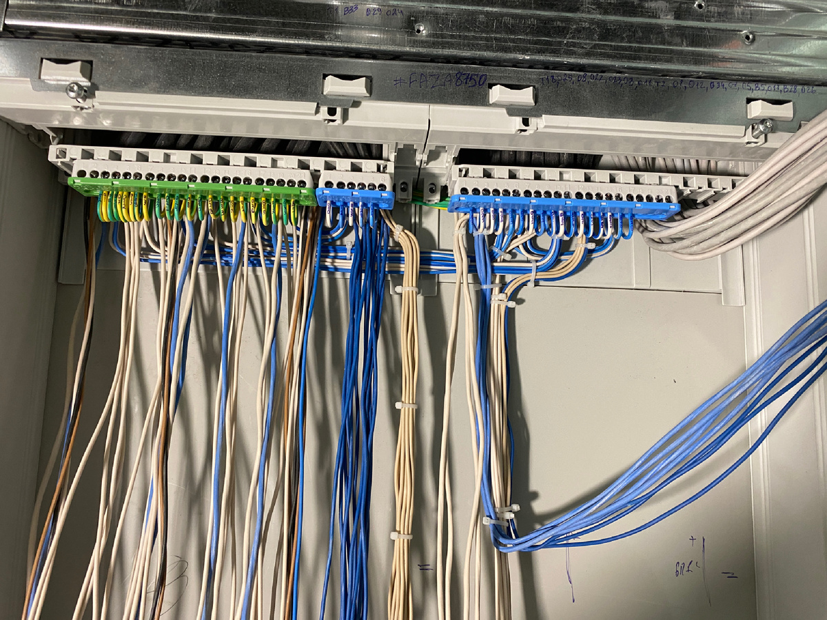 Слаботочный щит 