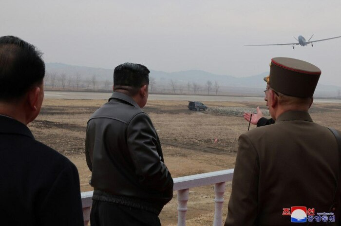 Теперь они точно летают. /Фото: KCNA.