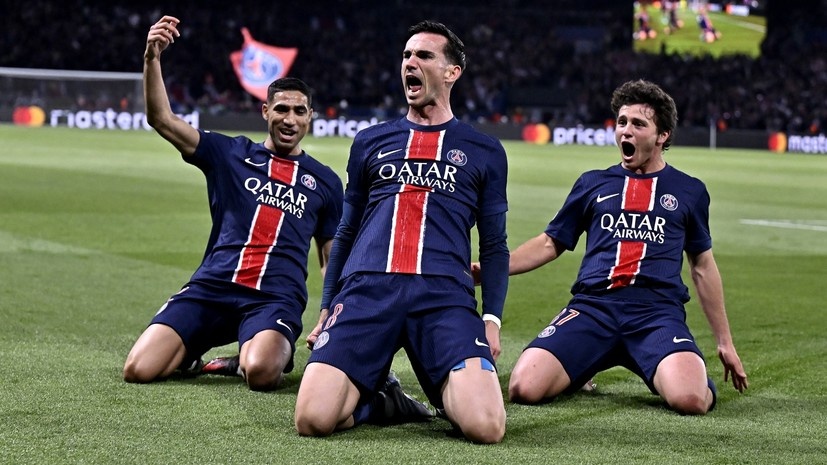     Футболисты ПСЖ Ашраф Хакими, Фабиан Руис и Жоау Невеш Gettyimages.ru Aurelien Meunier - PSG / Contributor