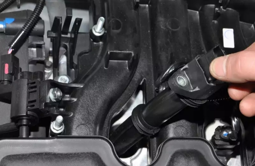 Фото заимствовано - https://www.zr.ru/content/articles/845334-menyaem-svechi-zazhiganiya-lada-kalina/