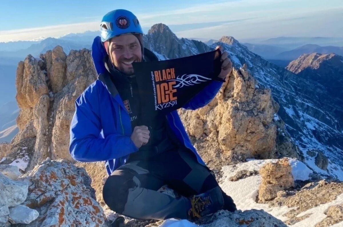    Владимир Емельянов.