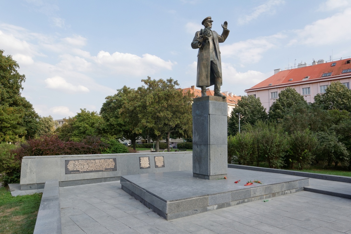    Памятник Ивану Степановичу Коневу в Праге до сноса / Источник: (сс) Gampe