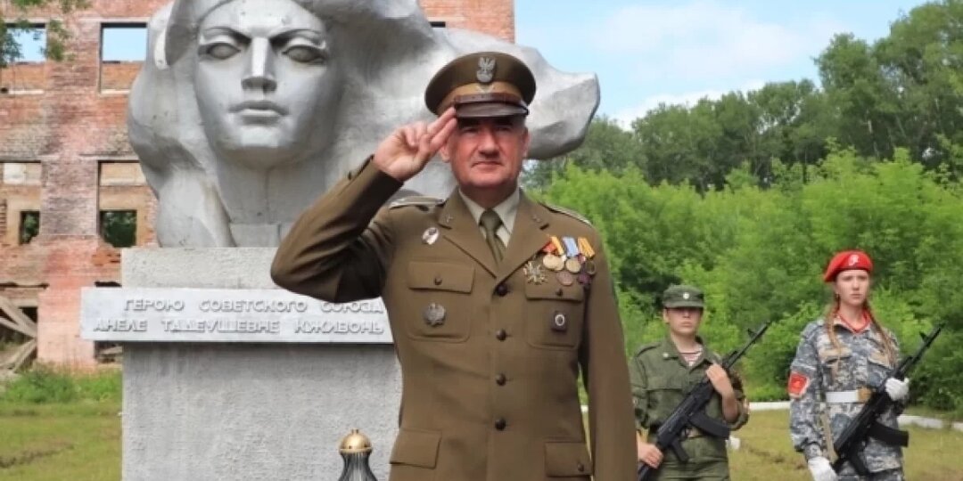 «Мама видела один и тот же сон - как гуляет с солдатом по Арбату». Польский историк восстанавливает могилы советских воинов