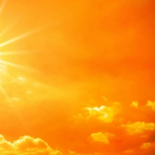 Таро Крайона - уникальный инструмент, с помощью которого Дух оказывает нам каждодневную поддержку. Бывают неопределённые ситуации , когда мы не знаем как поступить. Бывают моменты когда нам очень тяжело и нужно доброе слово или мудрое наставление. Но и в том случае, если в вашей жизни всё гладко, совет Духа никогда не будет лишним. Карты таро Крайона изначально созданы как инструмент Всевышнего . И помните пожалуйста: вы - творец своей жизни. Карты Крайона не инструмент предсказания. Это инструмент помощи и поддержки . Они напоминают вам о том , что любую ситуацию можно изменить и в любом случае вы можете направить энергии в благоприятное русло. Это зависит только от вас.