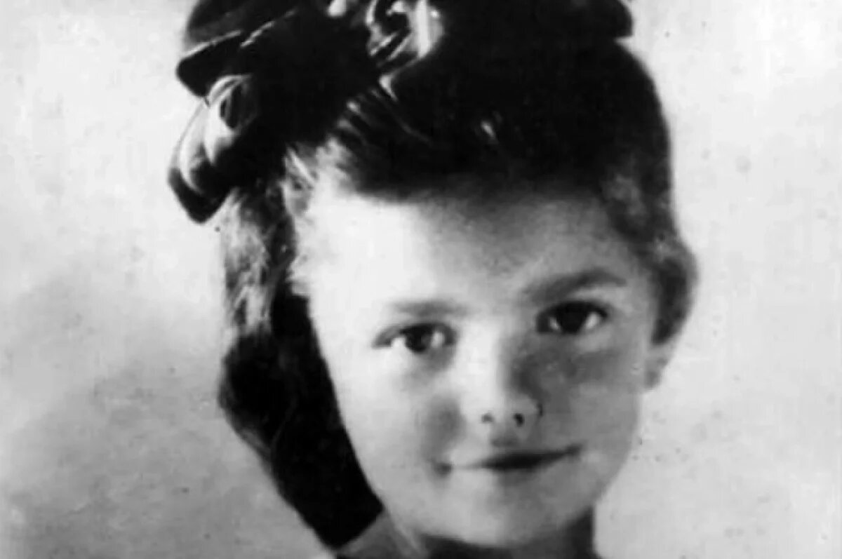    Первую в своей жизни куклу Ада Занегина получила в 1945 году, когда ей исполнилось 8 лет.