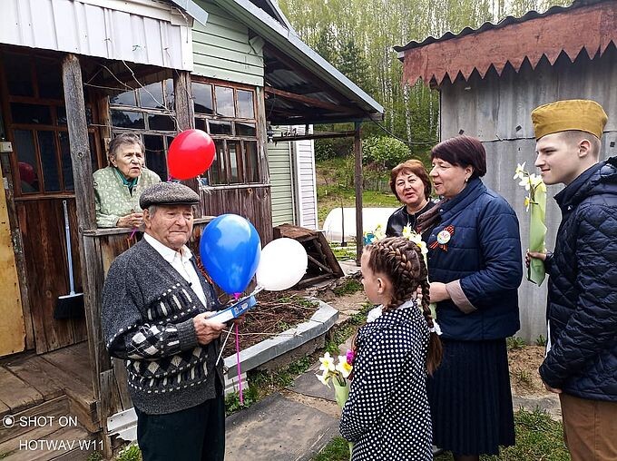Цимбалист Николай Михайлович слушает поздравления