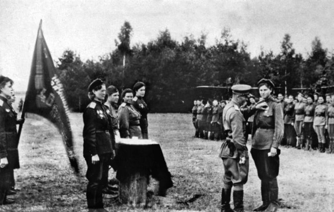 Награждение женщин- военнослужащих. Фото с интернета