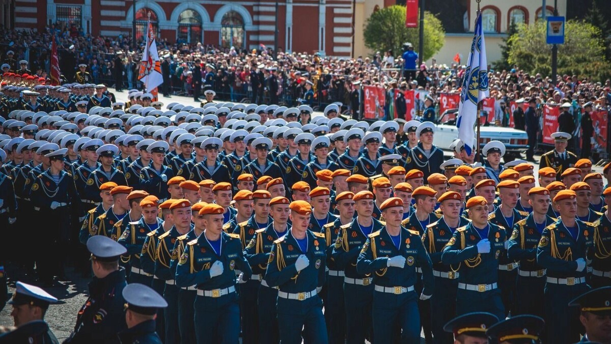 Праздничное шествие в Омске. Фото: 1MI