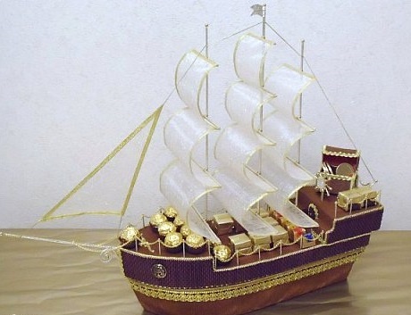 Декоративный корабль-шкатулка из пенополистирола