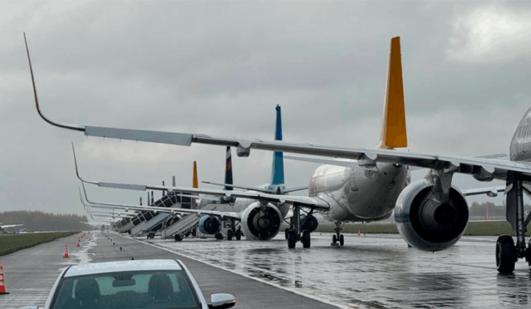    Самолеты выстроились в очередь в Пулково. Фото: tourdom.ru