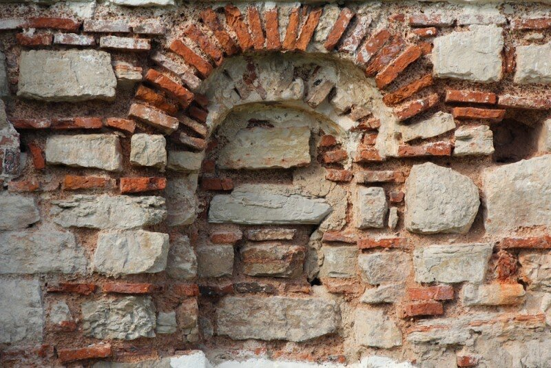 Вы задумывались над тем, почему старинные русские храмы и соборы, построенные без современных технологий, до сих пор стоят как скалы? 