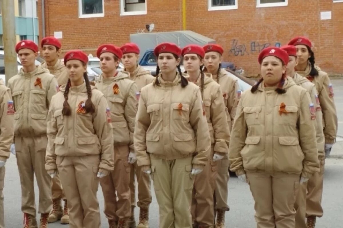    Юнармейцы, активисты Движения Первых и молодежь приняли участие в мероприятии.