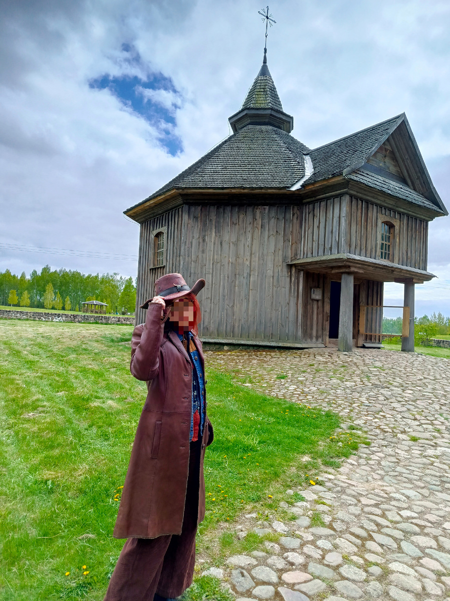 Дочь в этих пейзажах выглядит абсолютно аутентично ☺️