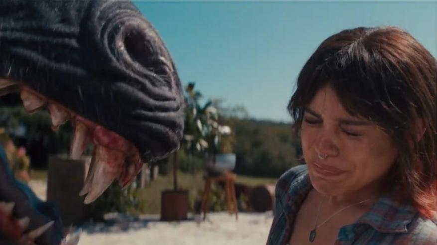 "-Стой, ты же травоядная!
-Фигушки, я плотоядная, ХИЩНИК!" (С)