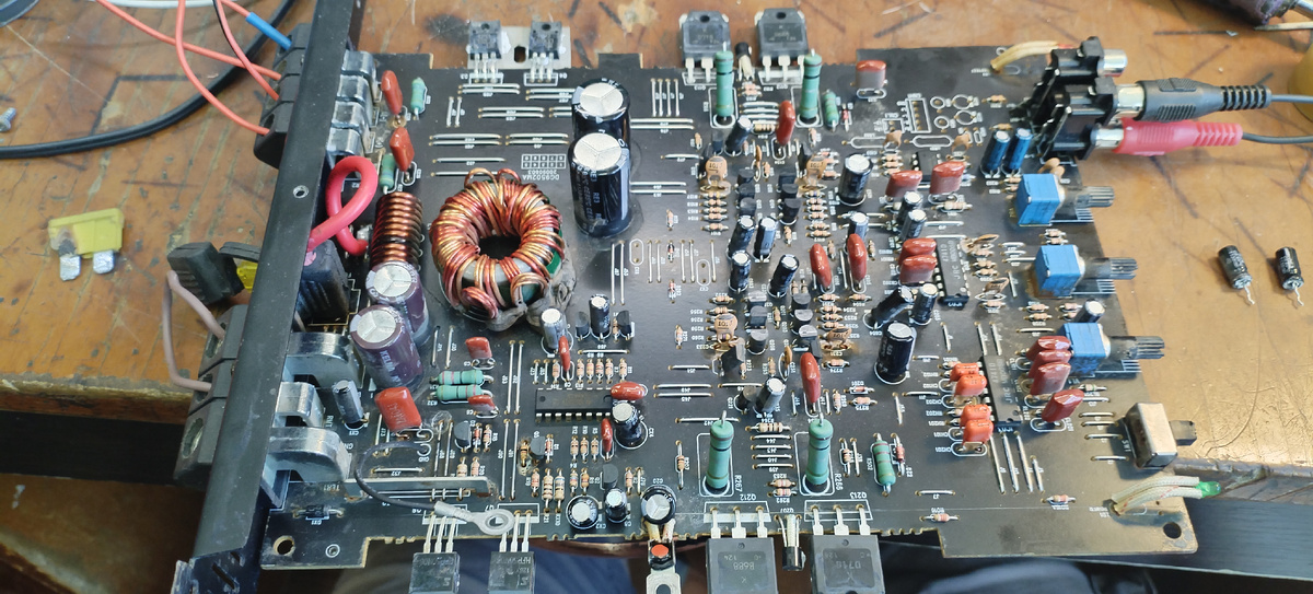 Здесь уже все исправлено, конденсаторы и 4558 новые