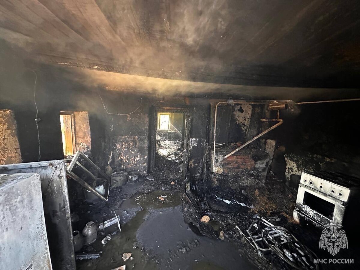  📷    Спасли инвалида. Жители села в Курманаевском районе вынесли из огня 47-летнего мужчину Белов Михаил Александрович