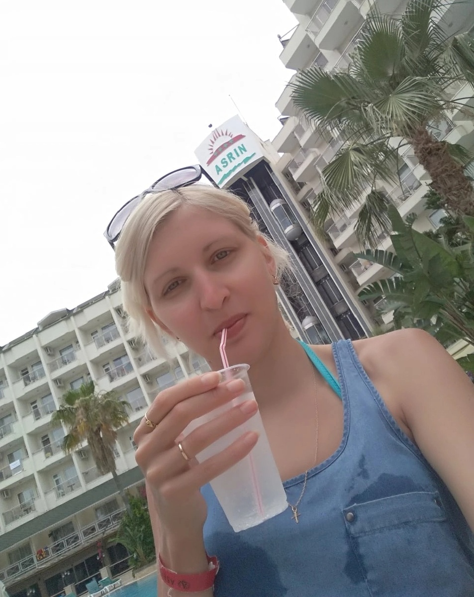 2018 г тогда специально надела обручальное кольцо на палец, чтоб турки не приставали, хотя не носила его уже года 2😅