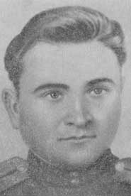 Пётр Фёдороваич Макаров , Герой Советского Союза ,  двоюродный брат моего отца . Фотграфия из книги памяти  " Смиоляне - Герои Советского Союза ".