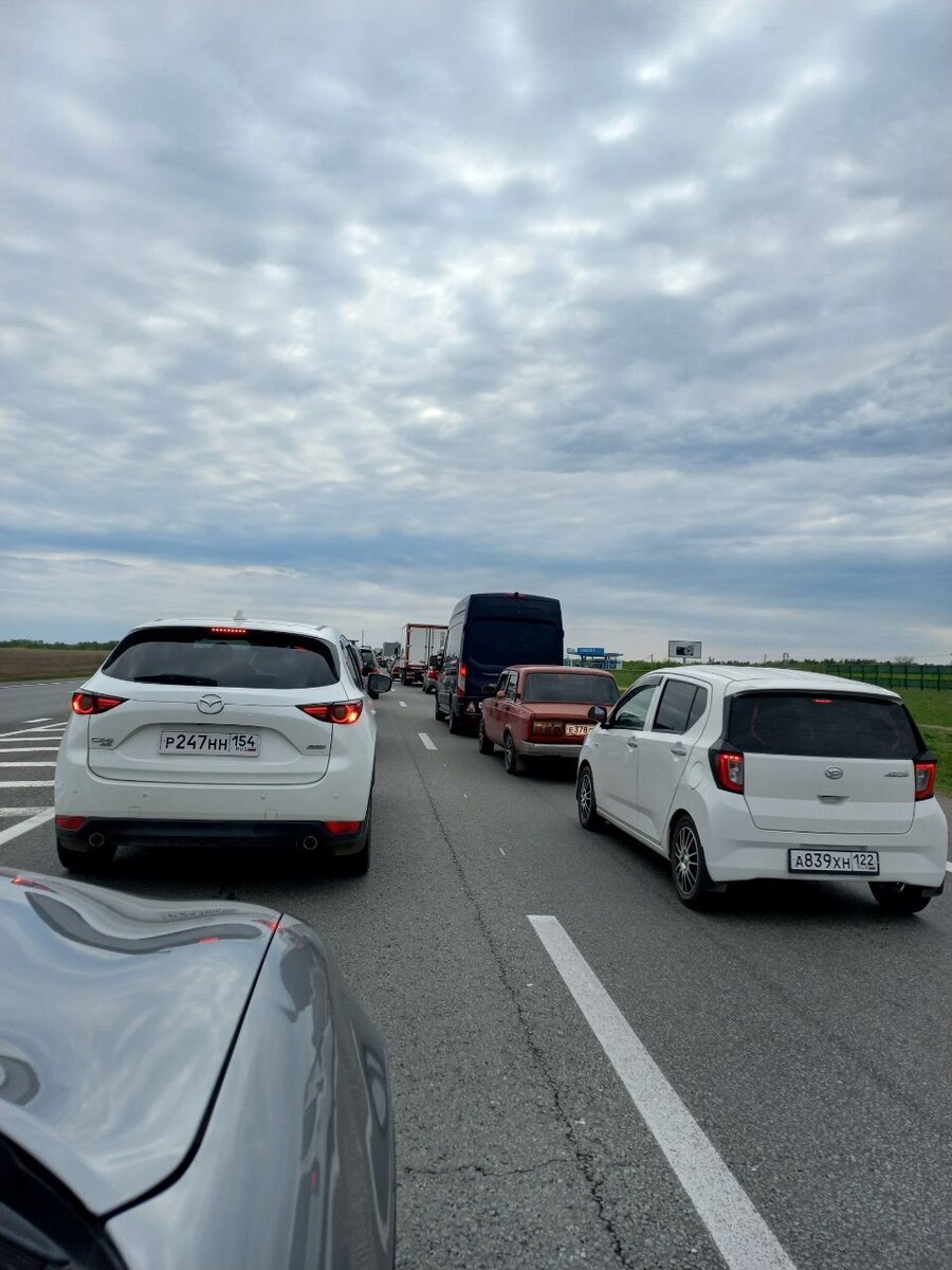    Пробка на Чуйском тракте. Источник: "Толк"