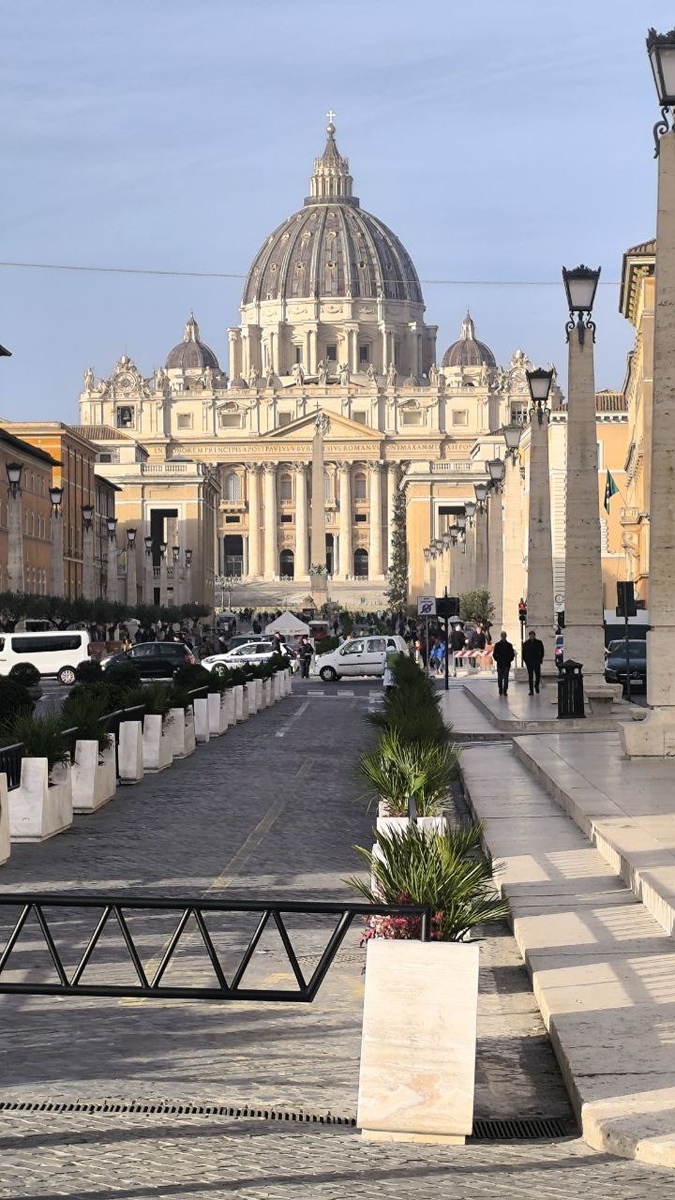 Вид на Собор Святого Петра в Ватикане