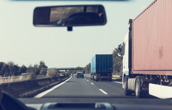 По всей России водители фур с радостью делают крюк в сотни километров, если есть возможность объехать пункты автоматического контроля / Фото: pxhere.com