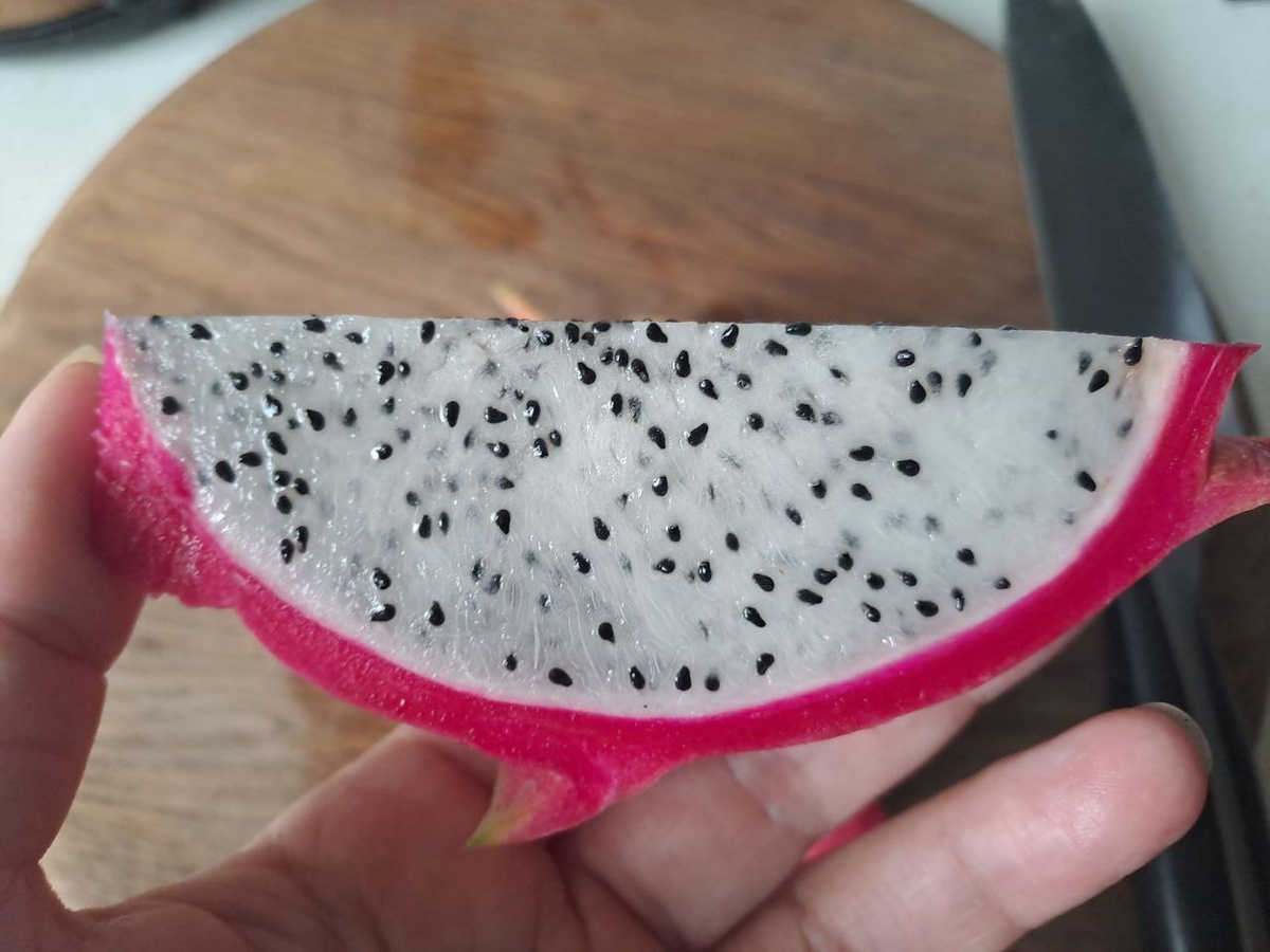 Но оказалась, Питахайя, со сладким ароматом, но почти без вкуса)) 