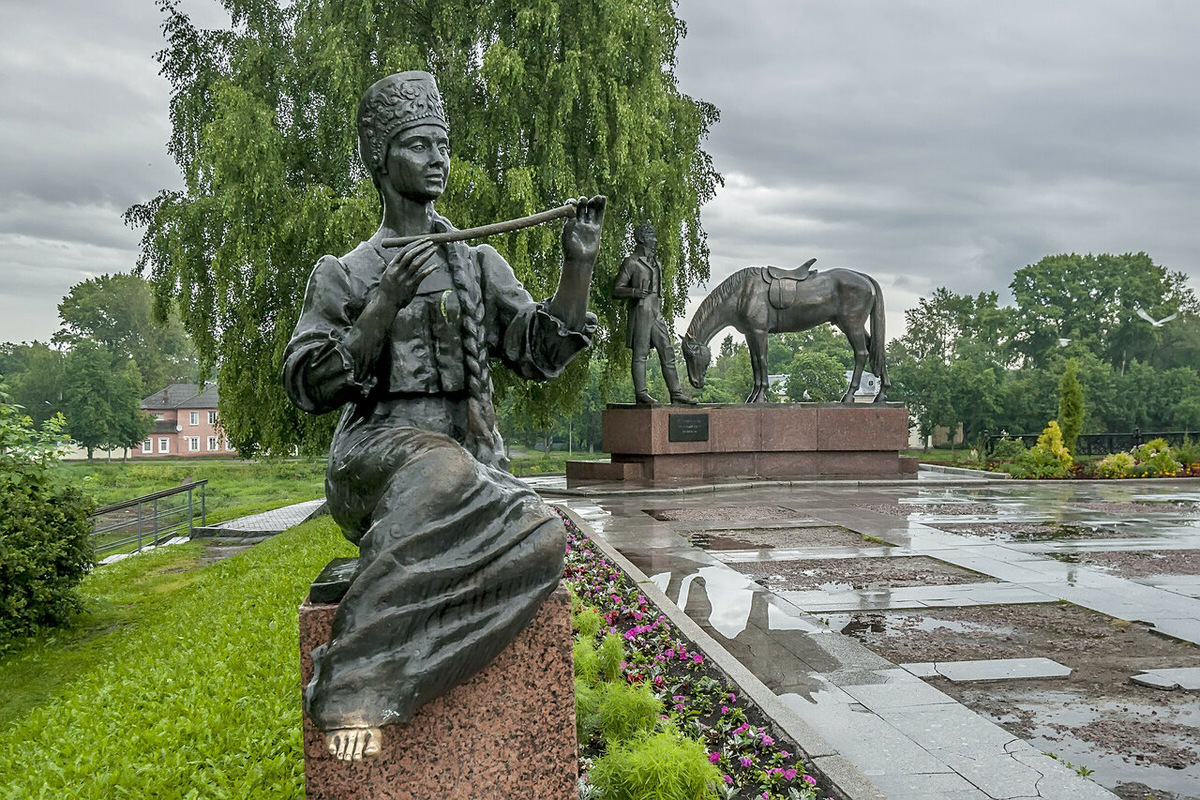 Рис. 1. Памятник К.Н. Батюшкову в Вологде