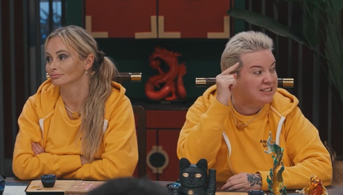 Кадр из шоу "Сокровища императора"/ ТНТ