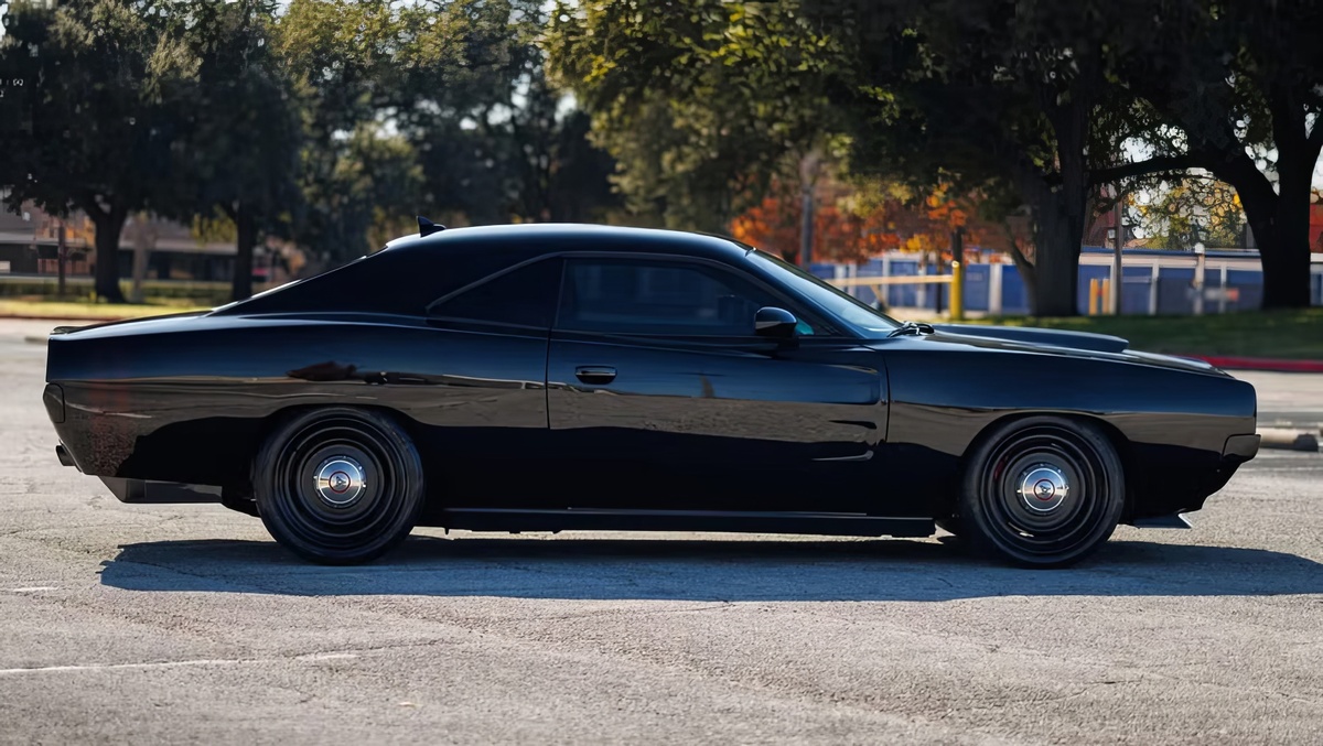 ©Bring a Trailer ©Dodge