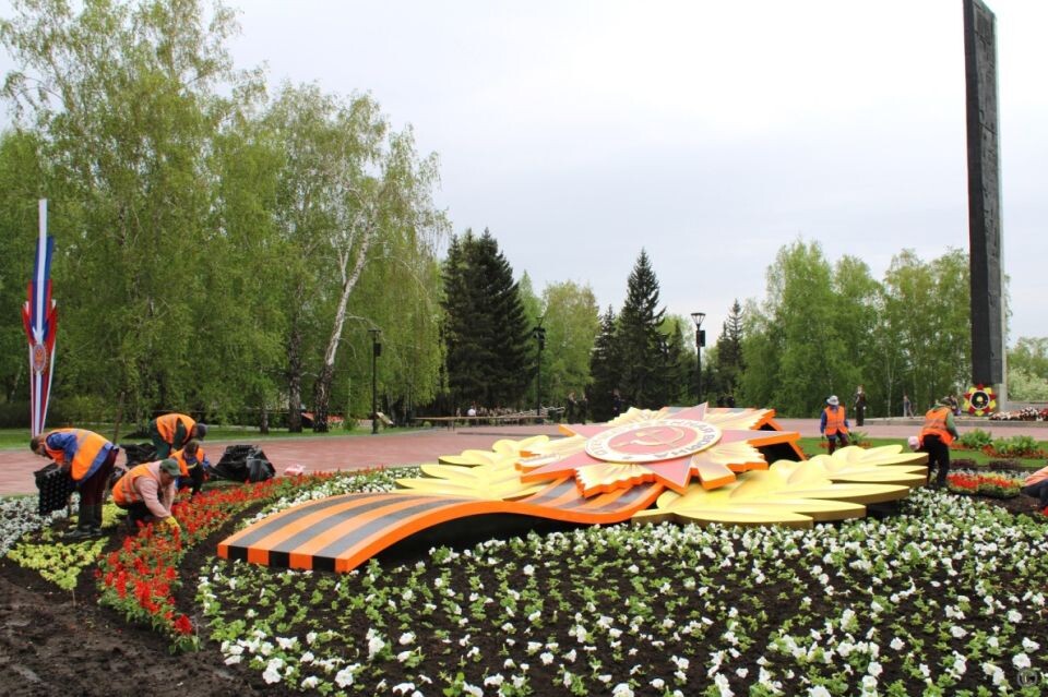    Клумба на Мемориале Славы. Источник: Barnaul.org