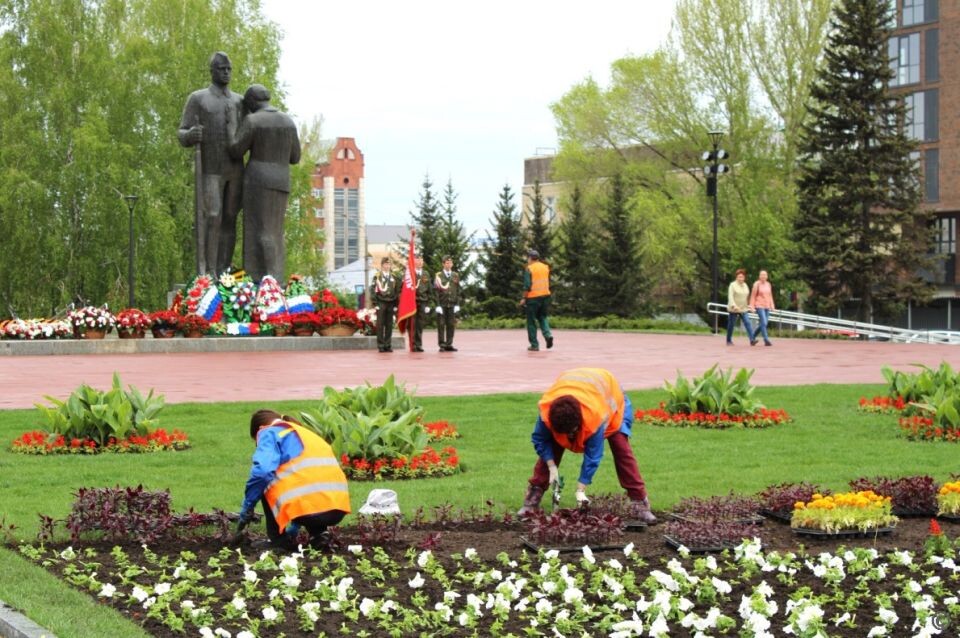    Клумба на Мемориале Славы. Источник: Barnaul.org