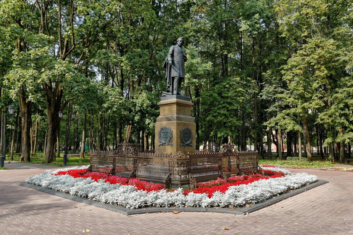 Рис. 4. Памятник М.И. Глинке в Смоленске