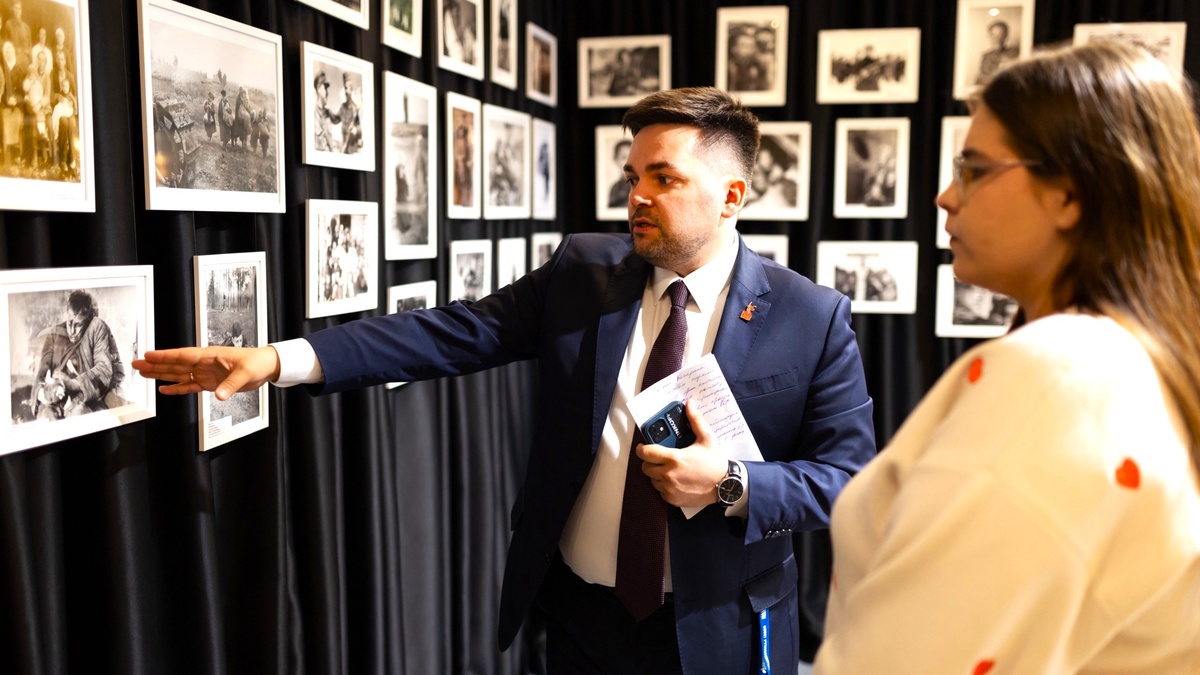    В сургутском культурном центре начала работу фотовыставка «Дети войны»