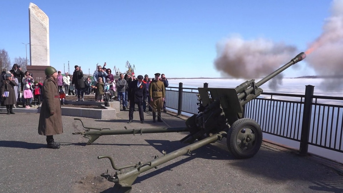   В Сургуте прозвучал Полуденный выстрел в честь 80-й годовщины Победы